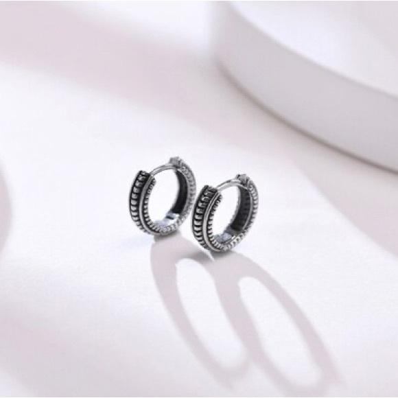 Mens Single Accent Earring Huggie Hoop Earrings In Vintage Silver - Picture 3 of 4